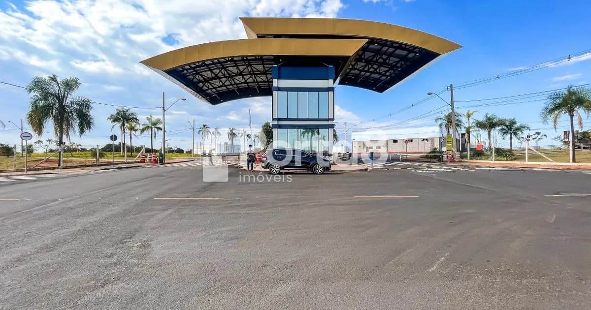 Centro Empresarial e Comercial BR153