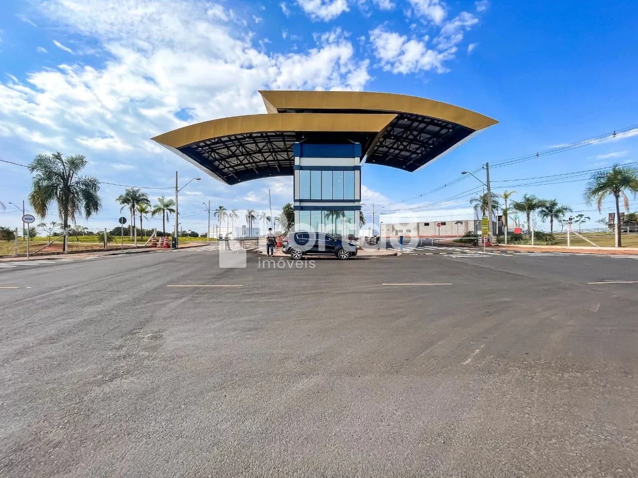 Centro Empresarial e Comercial BR153, foto 1